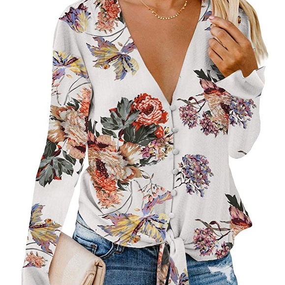 ❤️1 HOUR SALE❤️ HOLIDAY TOP - Picture 2 of 3